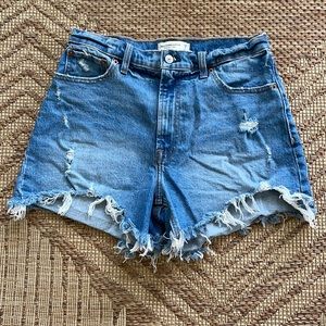 Abercrombie Curve Love High Rise 4 inch Mom Shorts